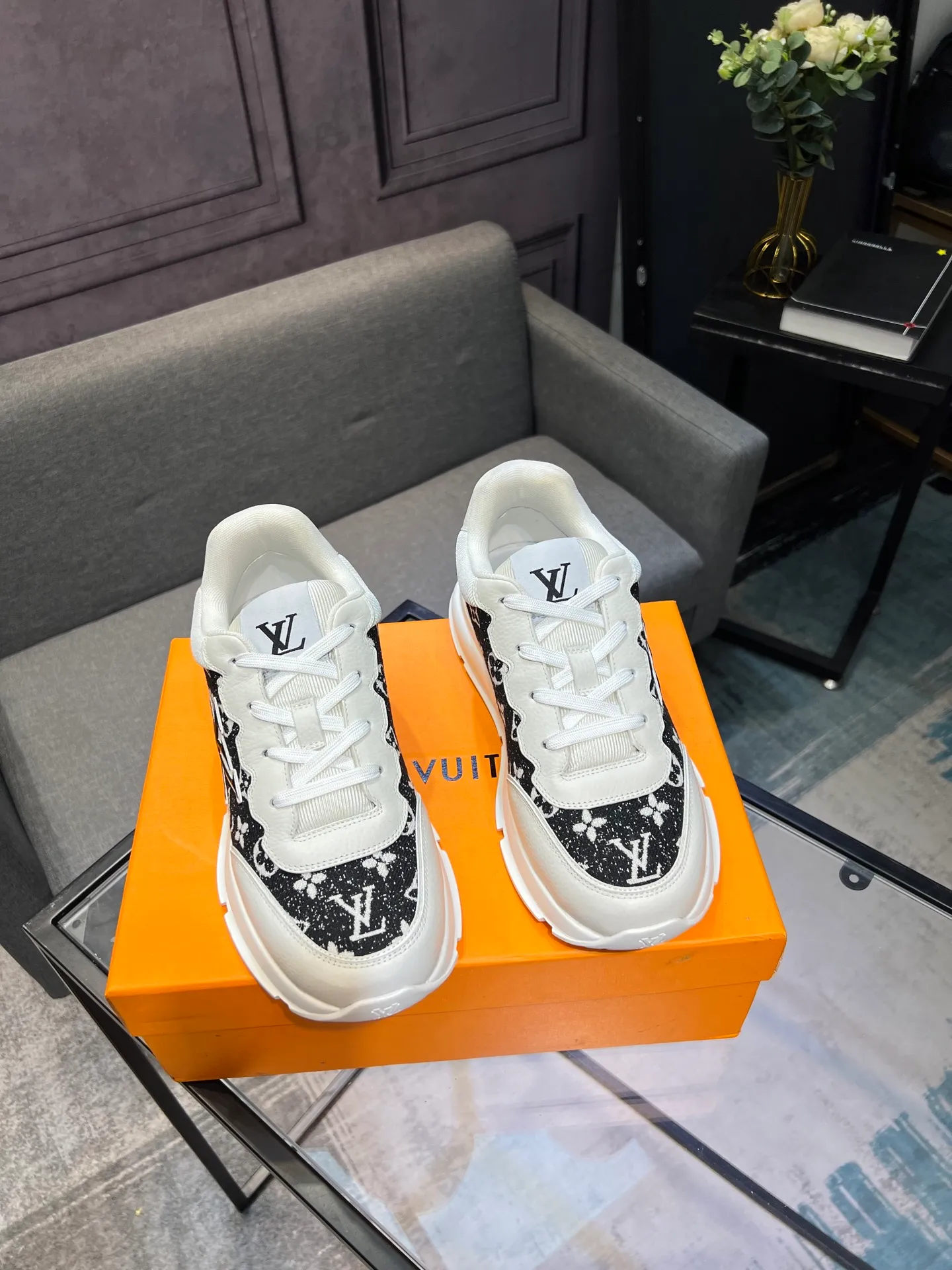 Men's shoes 💰640 LV | Louis Vuitton 2025𝐬𝐬 New spring and summer styles for couples, men's styles come out first. The counter features the latest casual shoes. Hard goods are new🆕 ❥Purchase level! Full of high-end feel! A popular model among bloggers at home and abroad, it’s retro and fashionable and looks amazing on your feet! Wear a lot of happiness! Mainly recommended model on the official website★ ▪️Upper: Original custom-made imported calfskin fabric ▪️Inner lining: breathable gauze imported from Italy ▪️Outsole: rubber foam ➕tpu high-end outsole ▪️Shoe size: 36-44 (customized for 45 and 46)